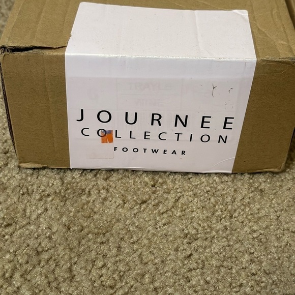 Journee Collection Footwear Trayle Wine Wedge Sandals Size: 6 - Picture 6 of 6